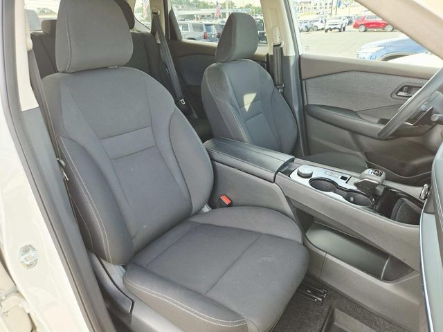 Nissan Rogue Vehicle Full-screen Gallery Image 12