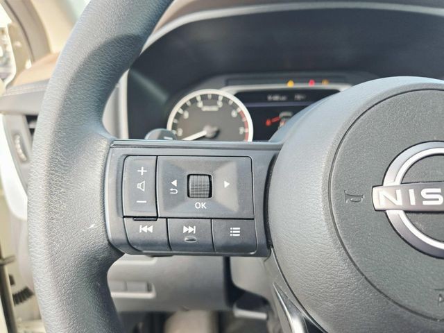 Nissan Rogue Vehicle Full-screen Gallery Image 16