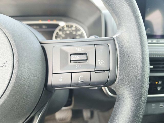 Nissan Rogue Vehicle Full-screen Gallery Image 17
