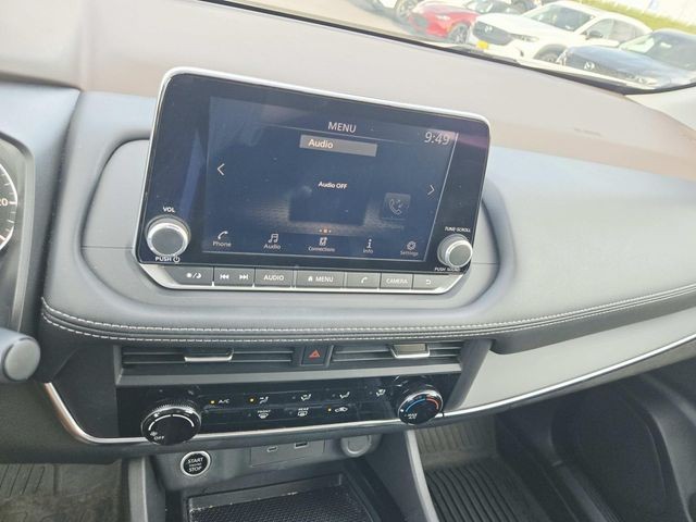 Nissan Rogue Vehicle Full-screen Gallery Image 20