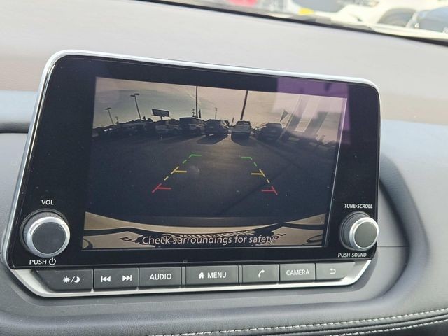 Nissan Rogue Vehicle Full-screen Gallery Image 22