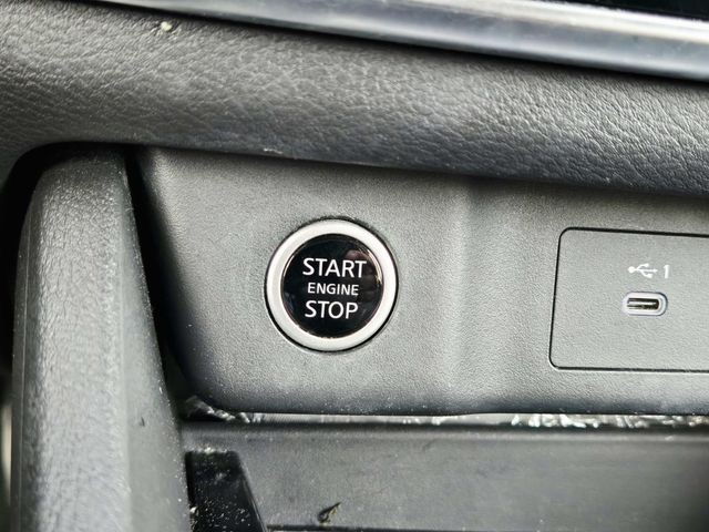 Nissan Rogue Vehicle Full-screen Gallery Image 24
