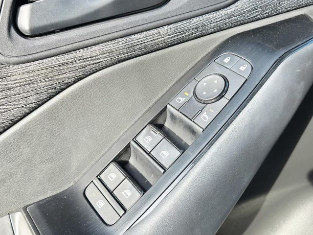 Nissan Rogue Vehicle Full-screen Gallery Image 30