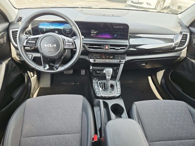 Kia Seltos Vehicle Full-screen Gallery Image 06