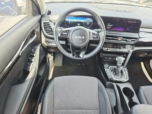 Kia Seltos Vehicle Full-screen Gallery Image 07