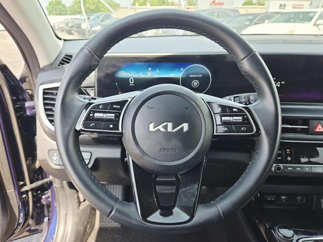 Kia Seltos Vehicle Full-screen Gallery Image 16