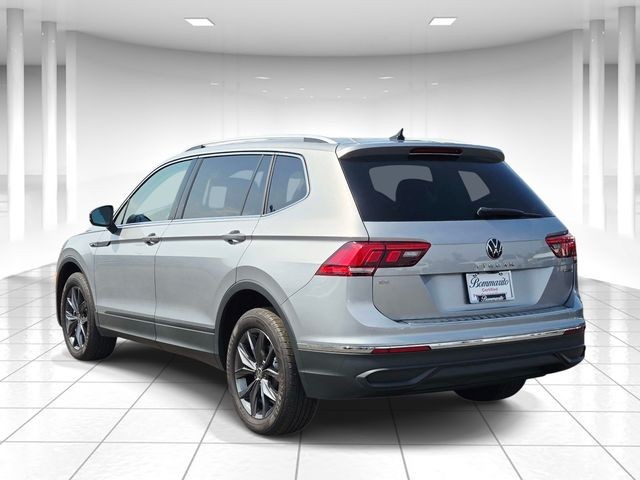 Volkswagen Tiguan Vehicle Full-screen Gallery Image 03