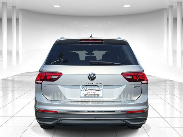 Volkswagen Tiguan Vehicle Full-screen Gallery Image 04