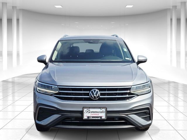 Volkswagen Tiguan Vehicle Full-screen Gallery Image 05