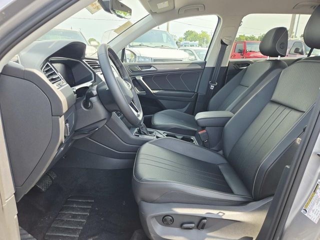 Volkswagen Tiguan Vehicle Full-screen Gallery Image 08