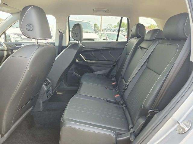 Volkswagen Tiguan Vehicle Full-screen Gallery Image 09