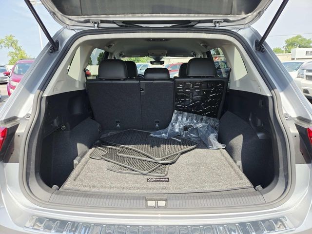 Volkswagen Tiguan Vehicle Full-screen Gallery Image 10