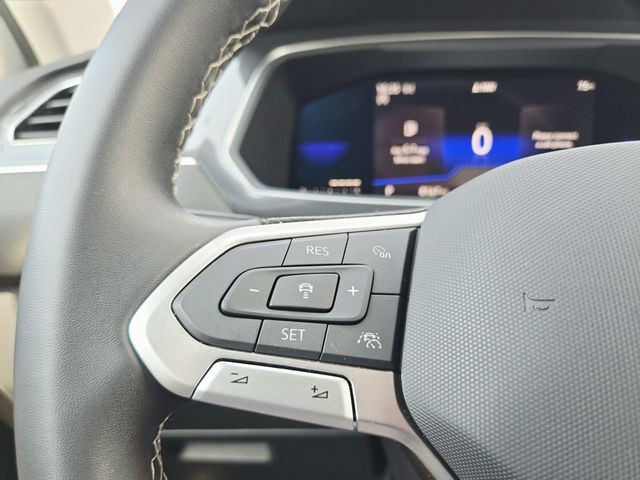 Volkswagen Tiguan Vehicle Full-screen Gallery Image 16