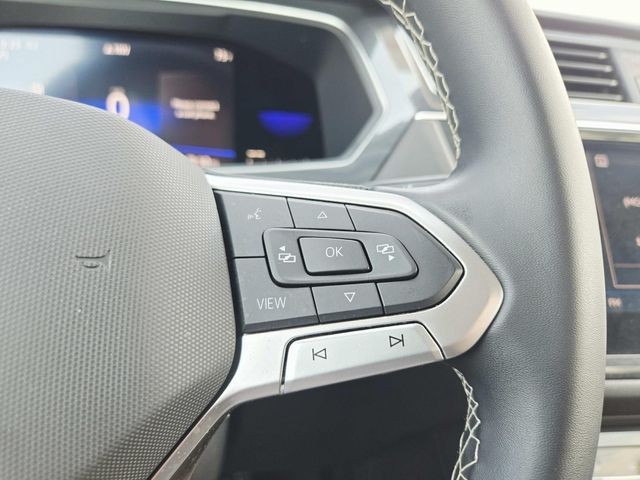 Volkswagen Tiguan Vehicle Full-screen Gallery Image 17