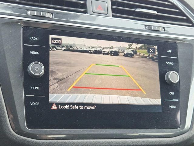 Volkswagen Tiguan Vehicle Full-screen Gallery Image 22