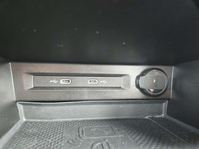 Volkswagen Tiguan Vehicle Full-screen Gallery Image 25