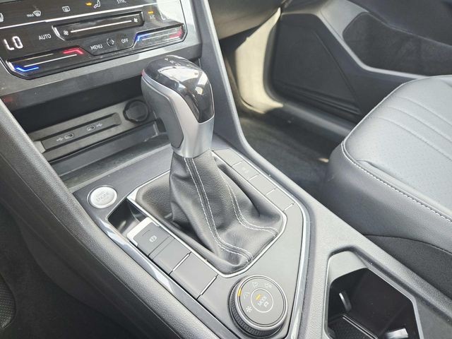 Volkswagen Tiguan Vehicle Full-screen Gallery Image 26
