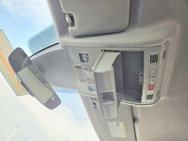 Volkswagen Tiguan Vehicle Full-screen Gallery Image 29