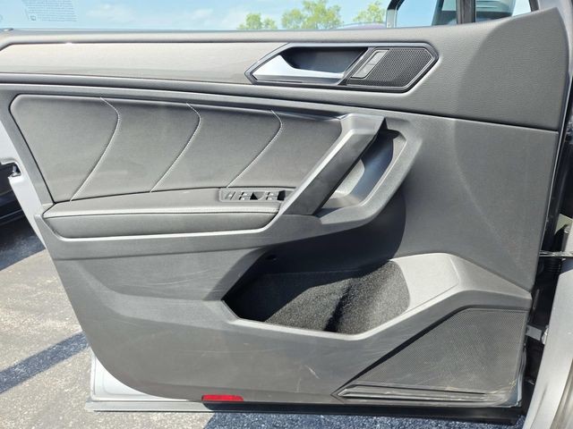 Volkswagen Tiguan Vehicle Full-screen Gallery Image 30