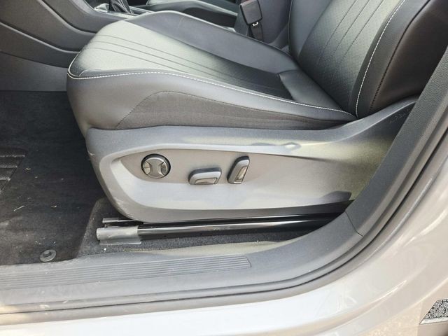 Volkswagen Tiguan Vehicle Full-screen Gallery Image 32