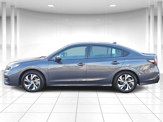 Subaru Legacy Vehicle Full-screen Gallery Image 02