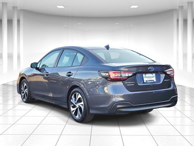Subaru Legacy Vehicle Full-screen Gallery Image 03