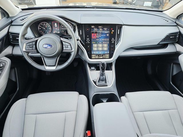 Subaru Legacy Vehicle Full-screen Gallery Image 06