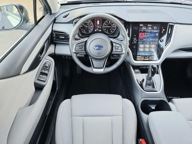 Subaru Legacy Vehicle Full-screen Gallery Image 07