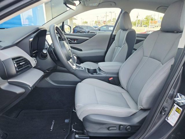 Subaru Legacy Vehicle Full-screen Gallery Image 08