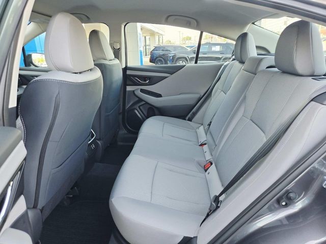 Subaru Legacy Vehicle Full-screen Gallery Image 09