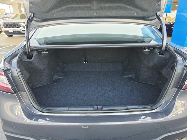 Subaru Legacy Vehicle Full-screen Gallery Image 10