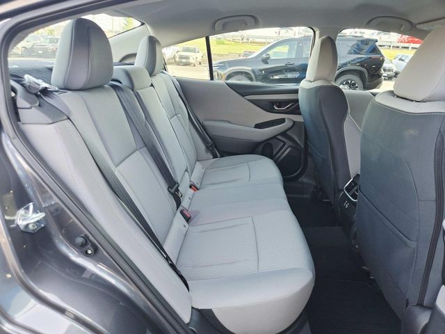 Subaru Legacy Vehicle Full-screen Gallery Image 11