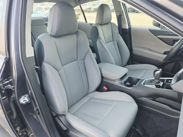 Subaru Legacy Vehicle Full-screen Gallery Image 12