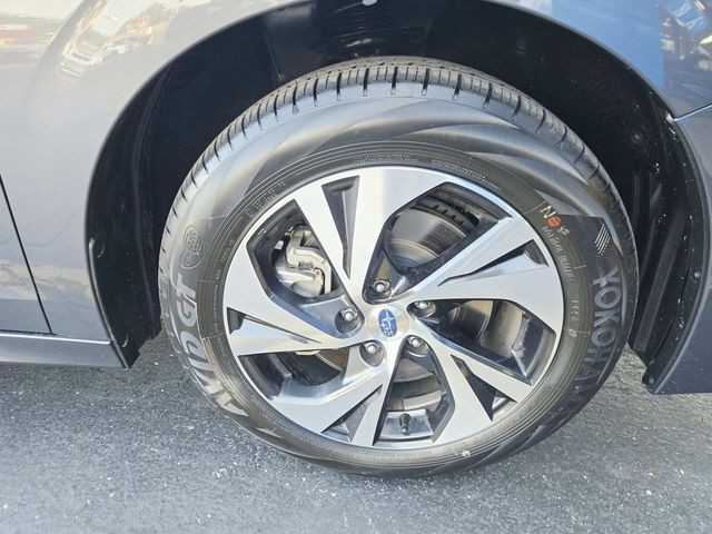 Subaru Legacy Vehicle Full-screen Gallery Image 13