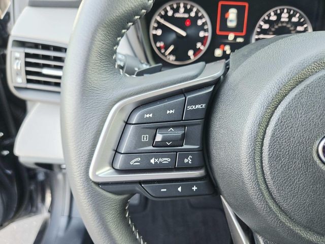 Subaru Legacy Vehicle Full-screen Gallery Image 16