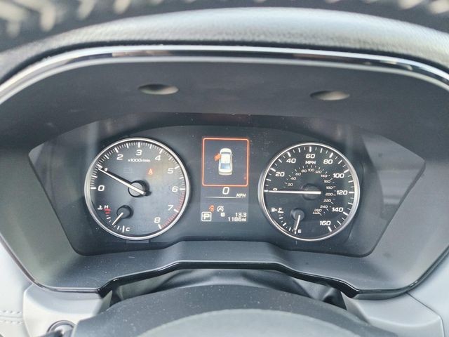 Subaru Legacy Vehicle Full-screen Gallery Image 18
