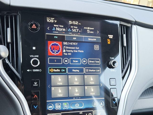 Subaru Legacy Vehicle Full-screen Gallery Image 21