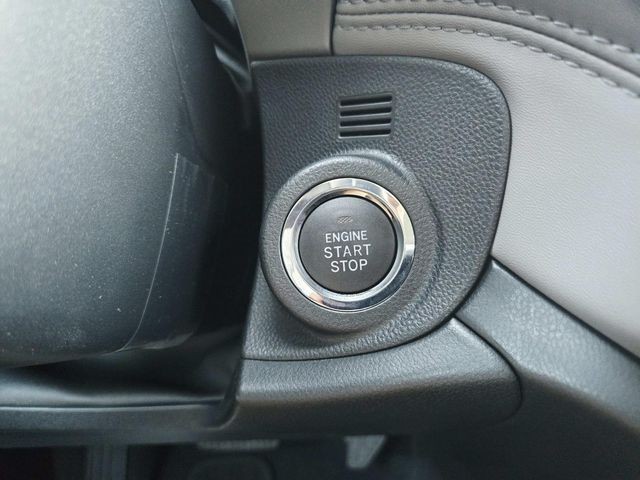 Subaru Legacy Vehicle Full-screen Gallery Image 27