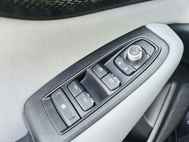 Subaru Legacy Vehicle Full-screen Gallery Image 29