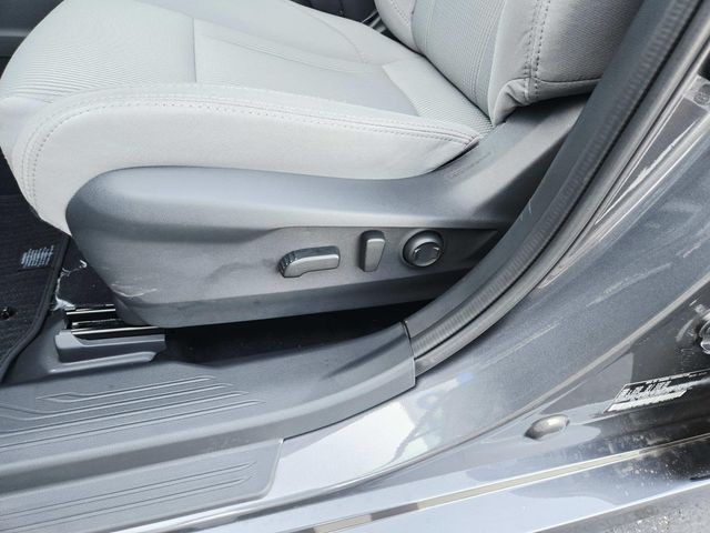 Subaru Legacy Vehicle Full-screen Gallery Image 30