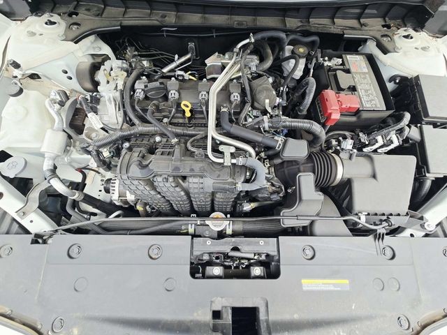 Nissan Altima Vehicle Full-screen Gallery Image 14