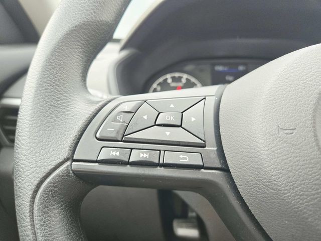 Nissan Altima Vehicle Full-screen Gallery Image 16