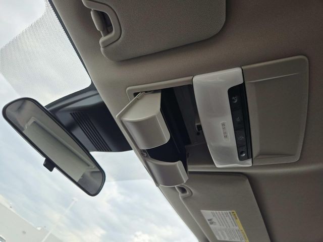 Nissan Altima Vehicle Full-screen Gallery Image 26