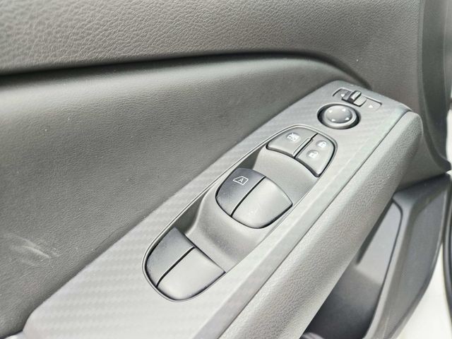 Nissan Altima Vehicle Full-screen Gallery Image 29