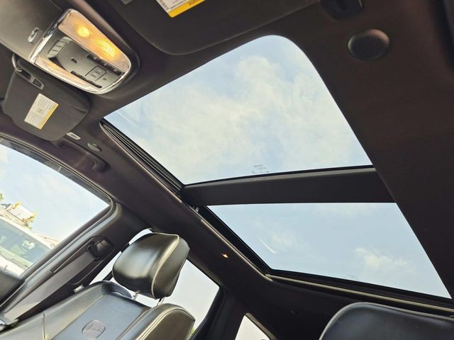 Jeep Grand Cherokee Vehicle Full-screen Gallery Image 06