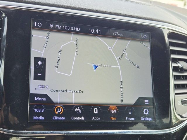 Jeep Grand Cherokee Vehicle Full-screen Gallery Image 24