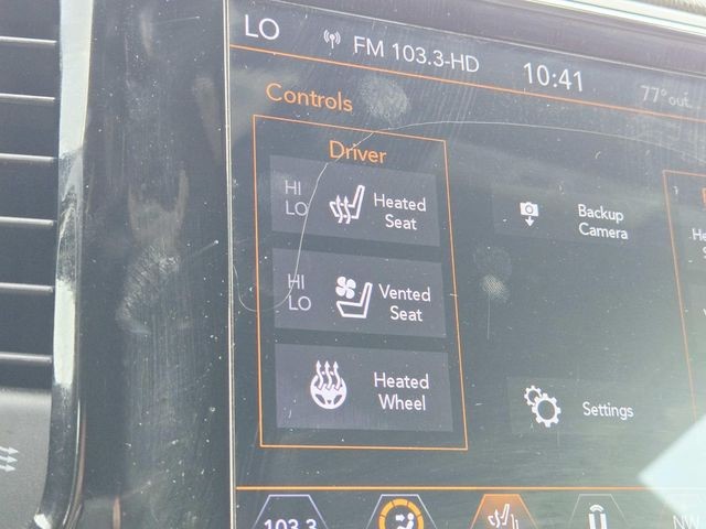 Jeep Grand Cherokee Vehicle Full-screen Gallery Image 26