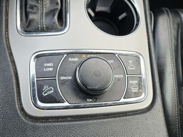 Jeep Grand Cherokee Vehicle Full-screen Gallery Image 29