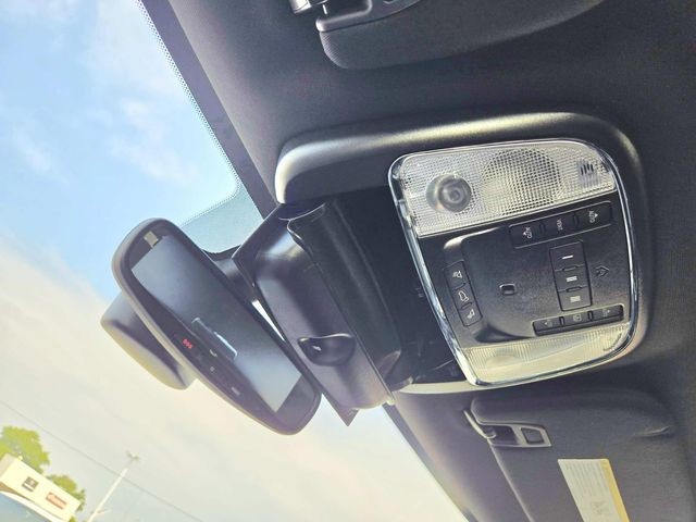 Jeep Grand Cherokee Vehicle Full-screen Gallery Image 32