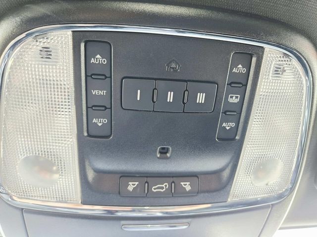 Jeep Grand Cherokee Vehicle Full-screen Gallery Image 33